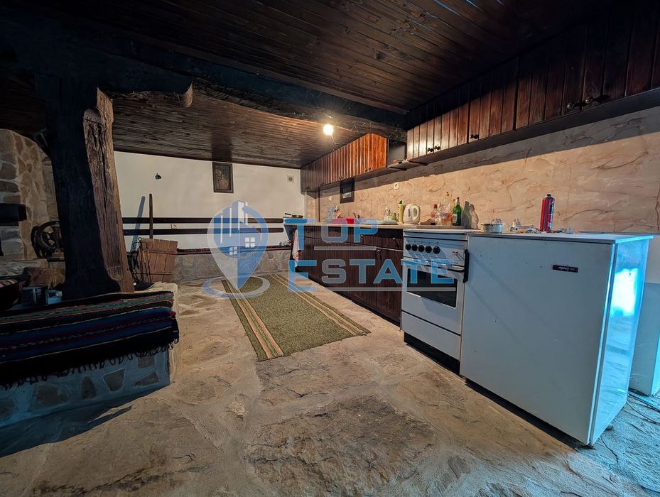 Двуетажна автентична къща в село Кисьовци, област Велико Търново