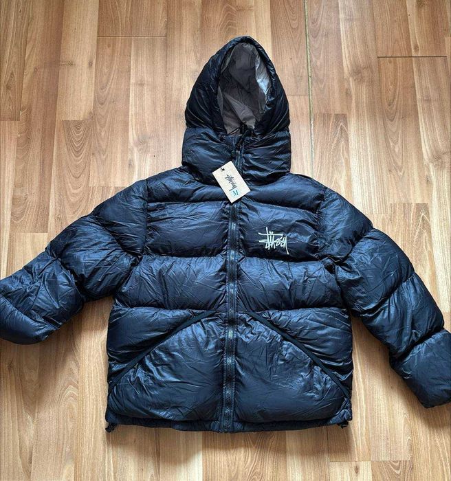 Geaca Stussycu eticheta (nu Nike, Gucci, Adidas, Balenciaga)