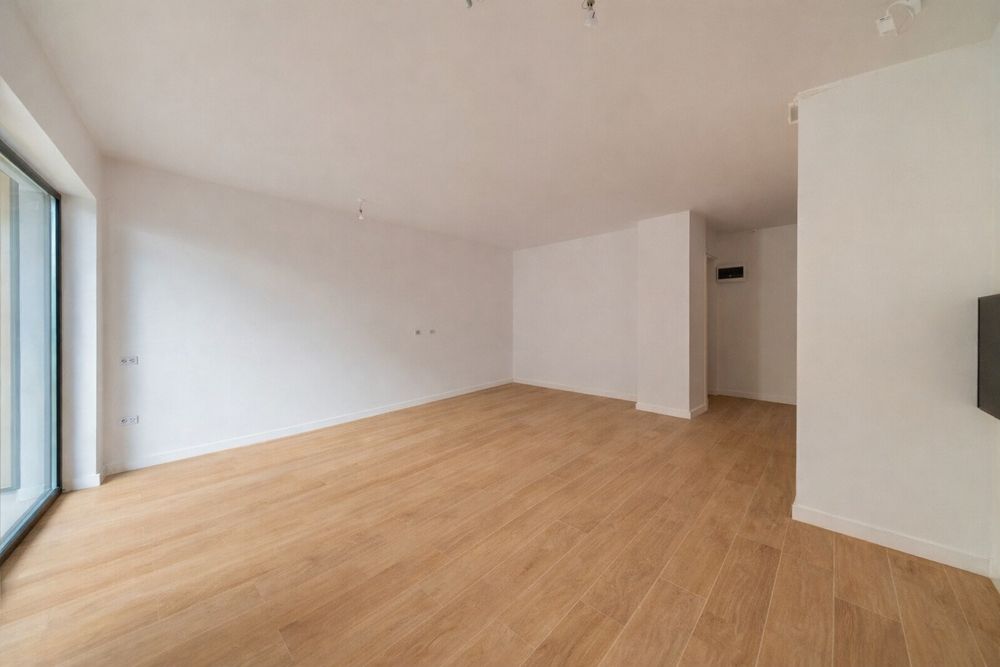 DirectPROPRIETAR-SELIMBĂR-Ap3cam,2Băi-80Mp str O Goga -Vilă NOUĂ-2025