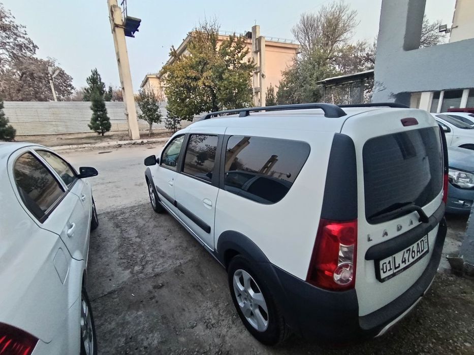 Срочно продаётся Lada Largus.