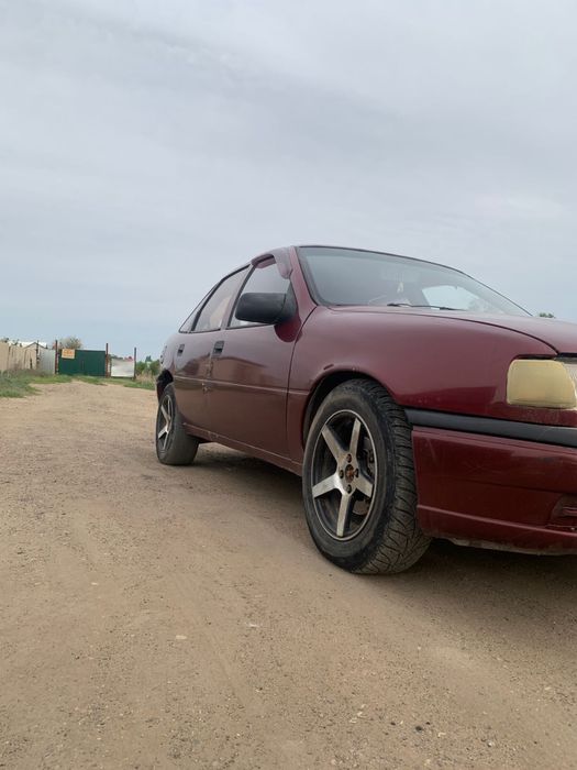 Срочно продам Opel Vectra 1993 г.в.