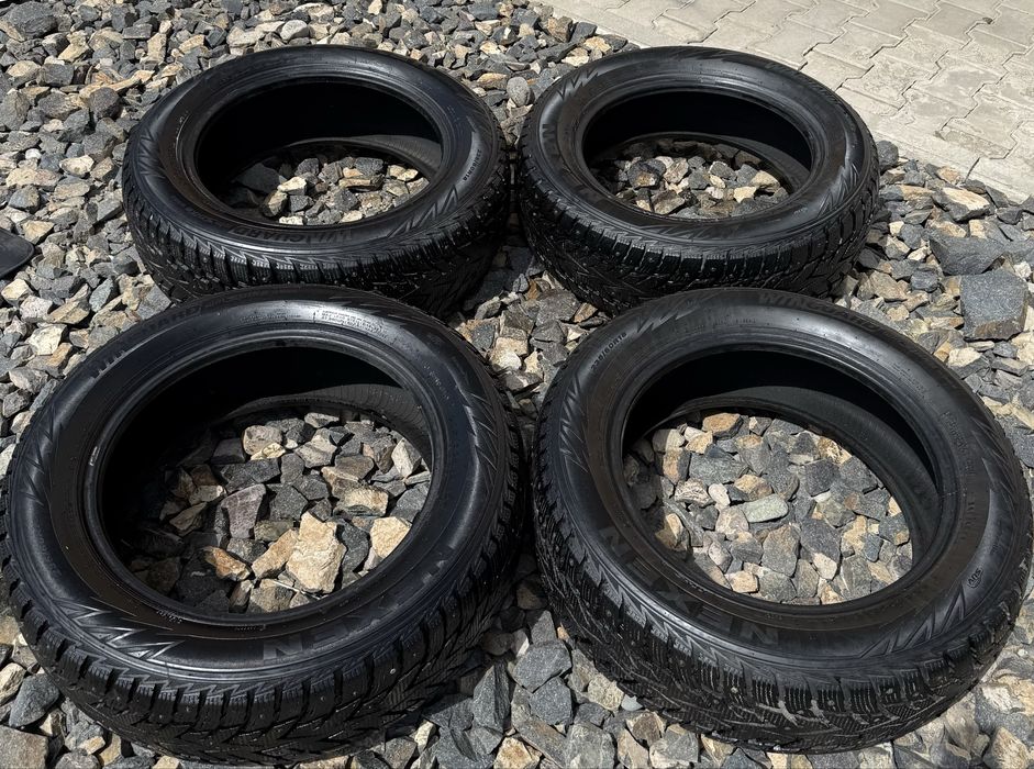 Зимние шины с шипами 235/60R18