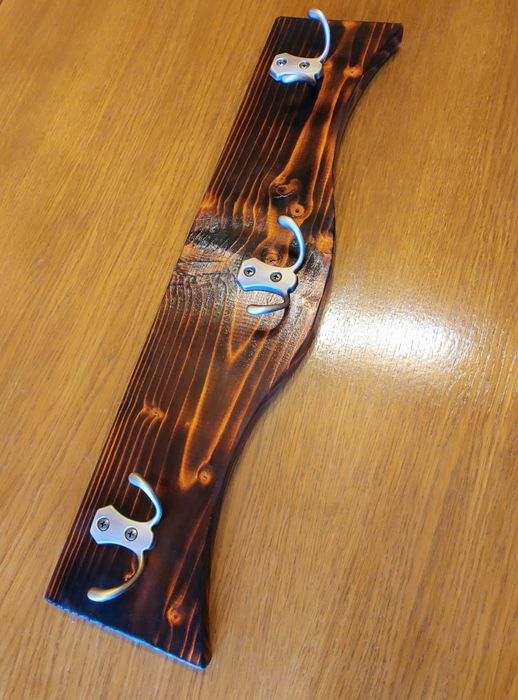 Vand cuiere handmade obtinute prin arta arderii (Shou Sugi Ban)