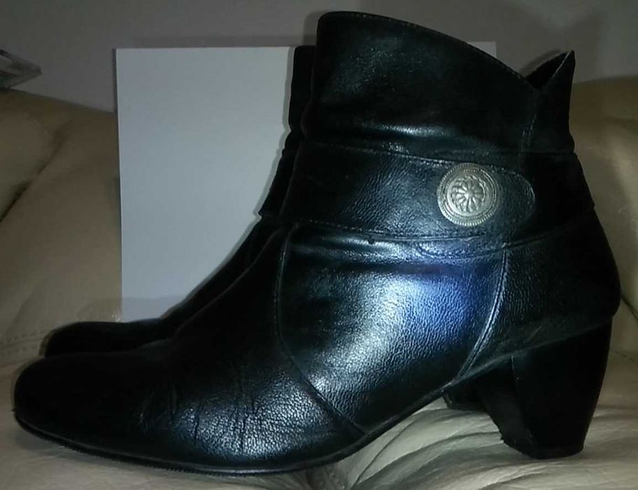 Черни дамски боти Флавия