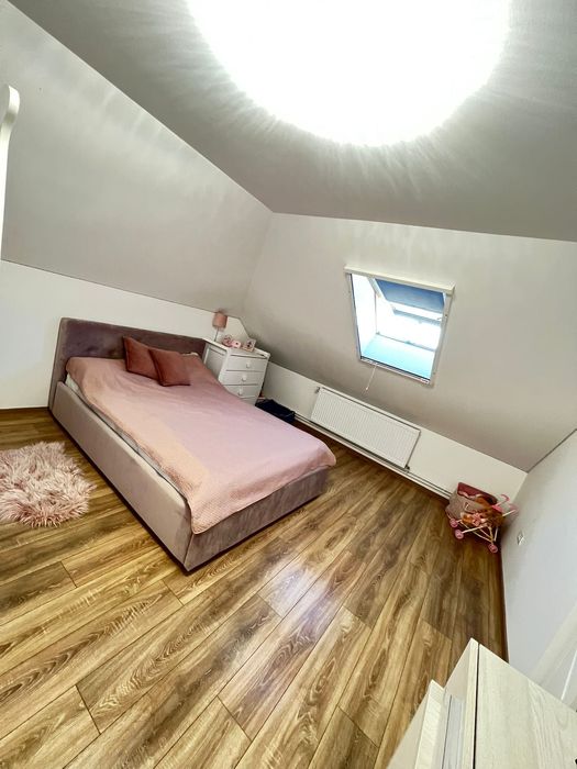 Vând apartament 124 mp util, complet mobilat, cu toate utilitățile în centrul localității