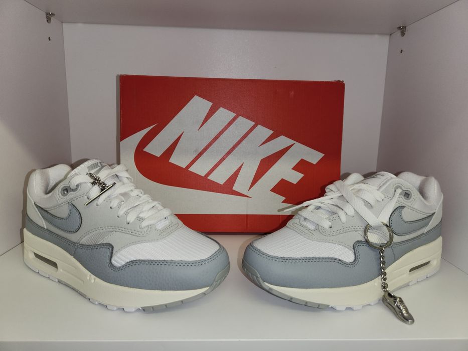 NIKE AIR MAX 1 87
номер 35.5
NIKE AIR MAX 1 87
номер 35.5

Цена 71 Е