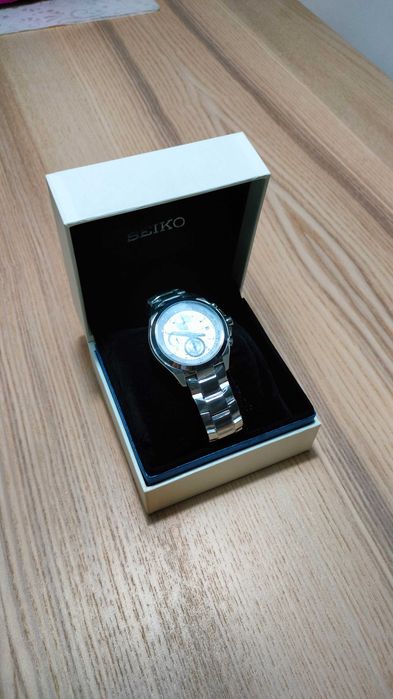 Чисто нов часовник Seiko с кутията.