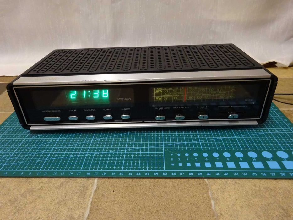 Aparat radio vintage cu ceas vfd /Atomic DGU 500