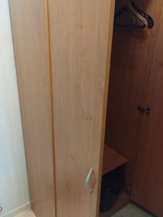 Двукрилен гардероб с пристройка