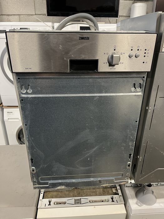 Съдомиялна Zanussi 45см са полувграждане