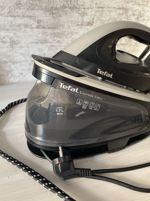 Парогенератор Tefal Express Easy SV6140E0 черный