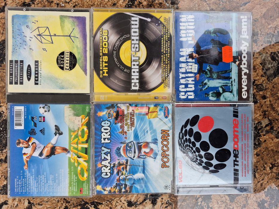 Vând 24 CD muzica usoara mixta straina artisti  internationalii
- Tot