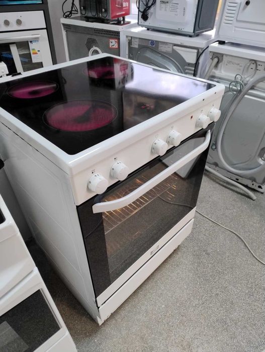 Готварска печка с керамичен плот ELECTROLUX VOSS , 72 литра