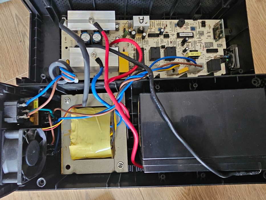 UPS Eaton 5E 1100iUSB (1100VA / 660W) | с 2 акумулатора | 6 броя IEC C13 | Тестван и работещ