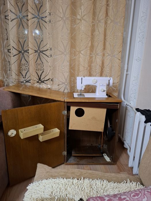Продам швейную машинку