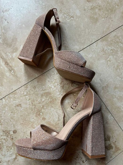 sandale elegante culoarea sampaniei