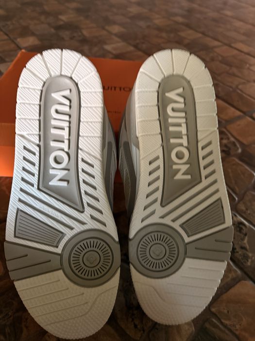 Louis Vuitton skate grey