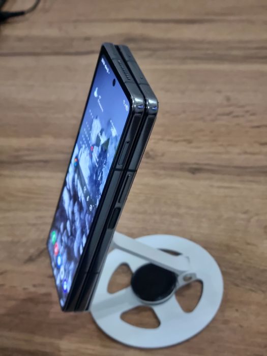 Продается Samsung Fold 4 в отличном состоянии