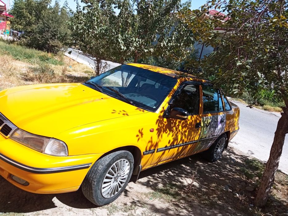 Срочно продается нексия желтая