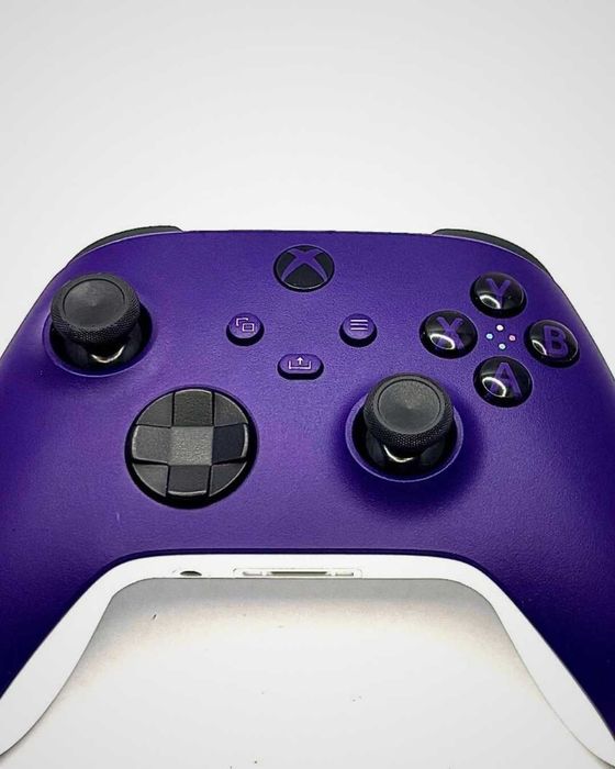 ЛИМИТИРАНА СЕРИЯ: Xbox Wireless Astral Purple Controller