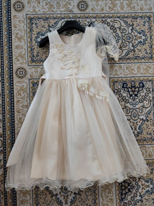 Продам платья на девочку