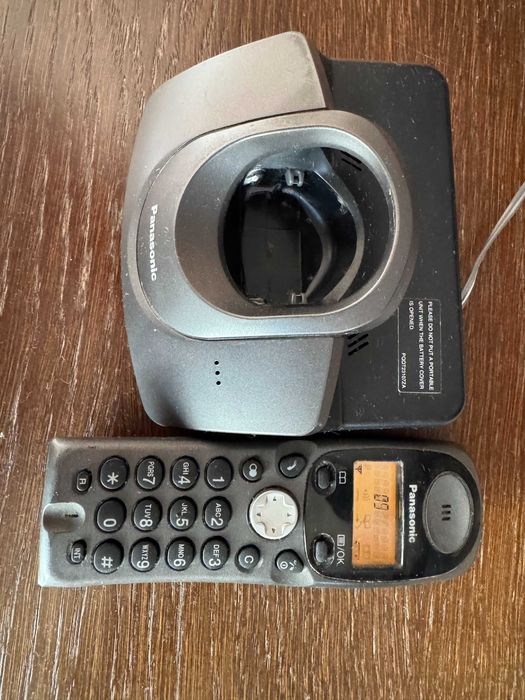 Домашни безжични ДЕКТ телефони Panasonic KX-T3908-W  и KX-TG1100FX