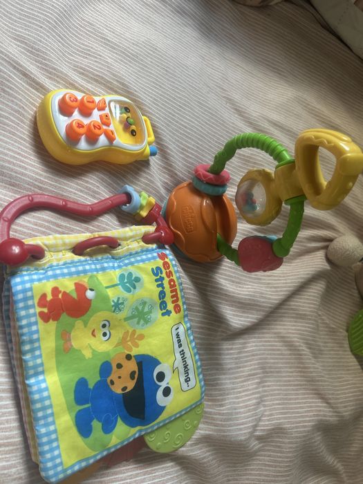 Игрушки развивающие 0+