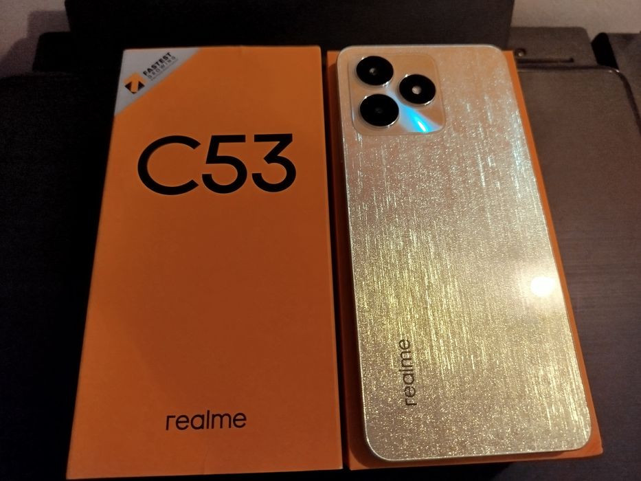 Realme C53 gold,la cutie și 2 huse de protectie,plus smartwatch
