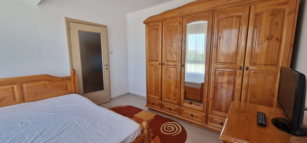 Inchiriez apartament cu 3 camere