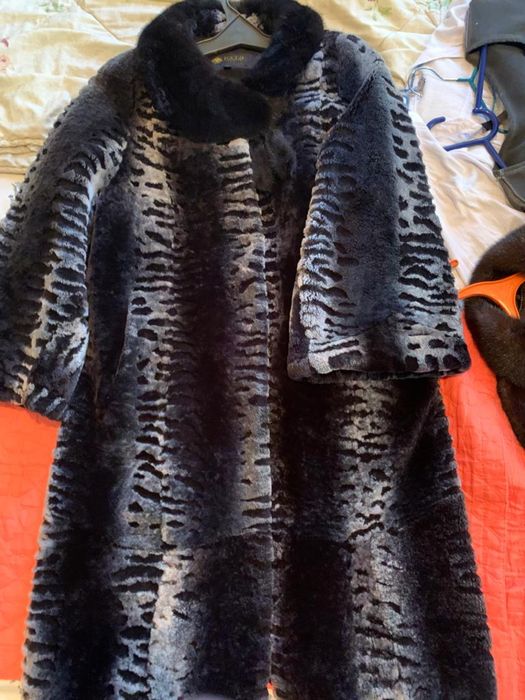 Срочно продаю Шубу Мутон