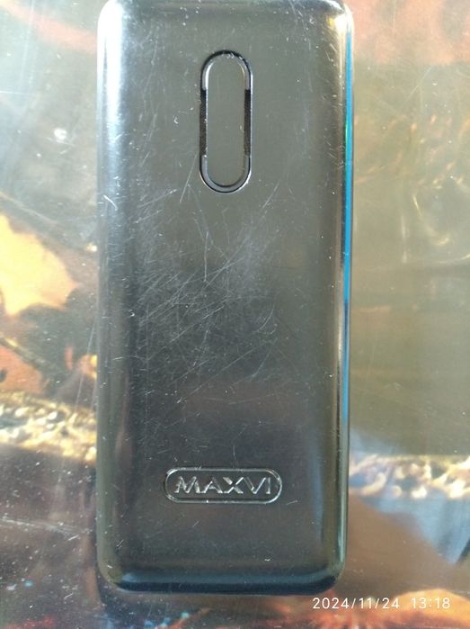 Maxvi C 20 telefoni sotiladi