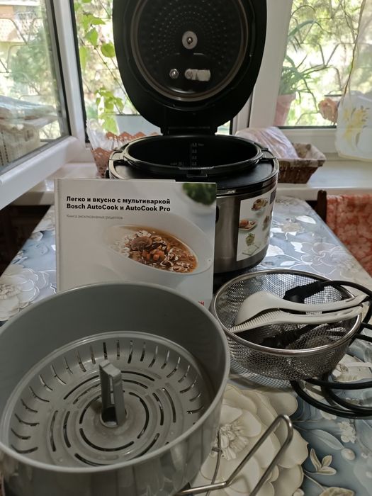 Мультиварка Bosch AutoCook Pro MUC88B68 полный комплект, отличное сос
