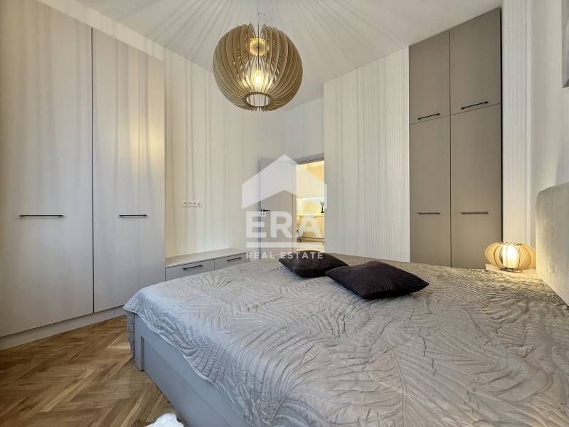 Продава се Тристаен апартамент в София, Център - 87 кв.м за 2902 €/кв.м - Снимка #5