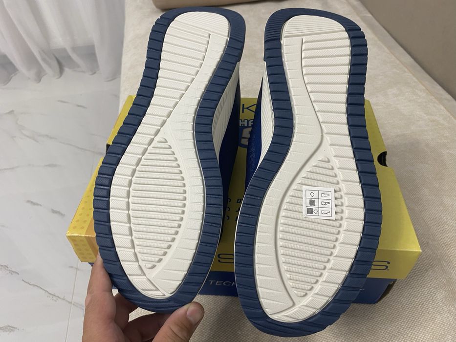 Продам кроссовки Skechers 42 размер