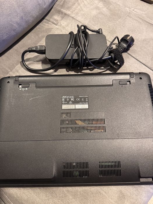 Vând laptop Asus F550V intel core i7 nvidia gtx 950m