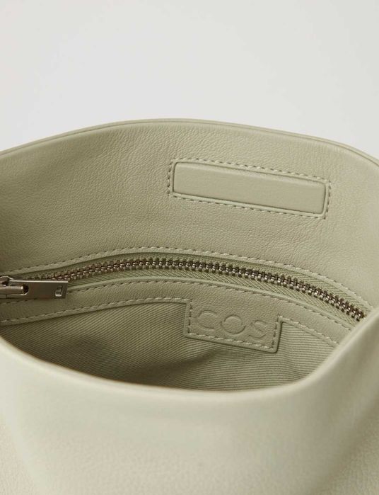 Дамска чанта от естествена кожа за през рамо на COS