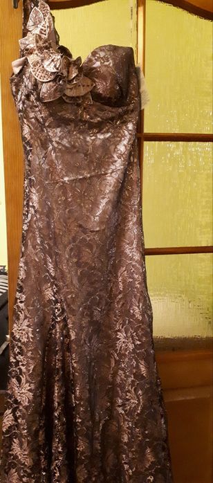 Продам красивое вечернее новое платье.