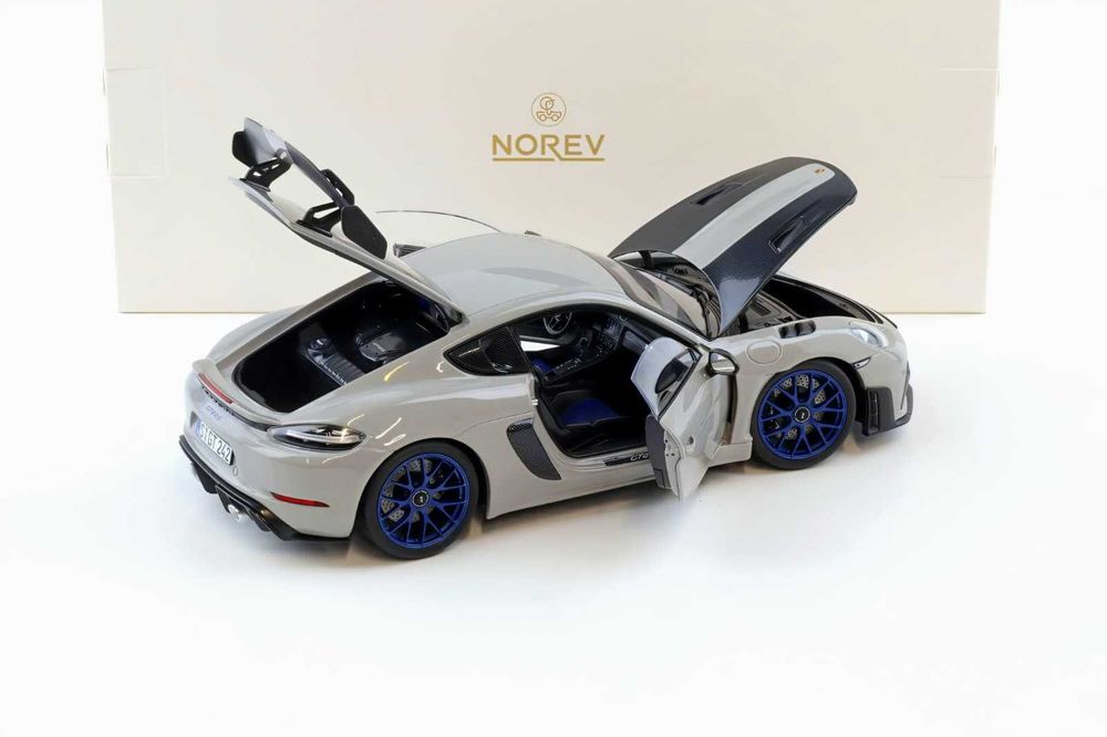 Macheta Porsche Cayman GT4 RS cu Weissach Pack 1:18 Norev