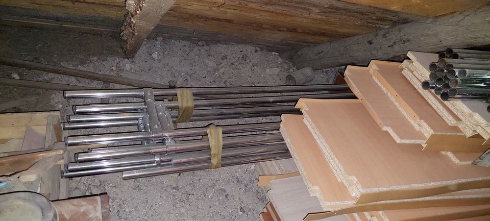 Стеллажи торговых витрин.