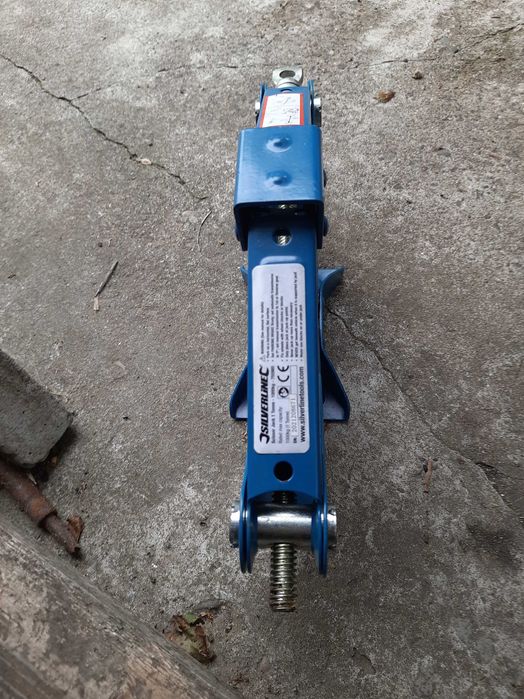 Крик за лек автомобил