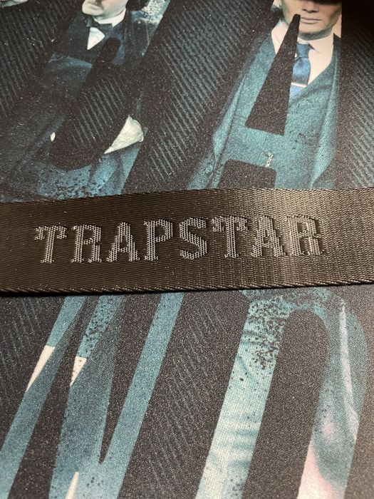 Trapstar чантичка черна с ципове и регулиране