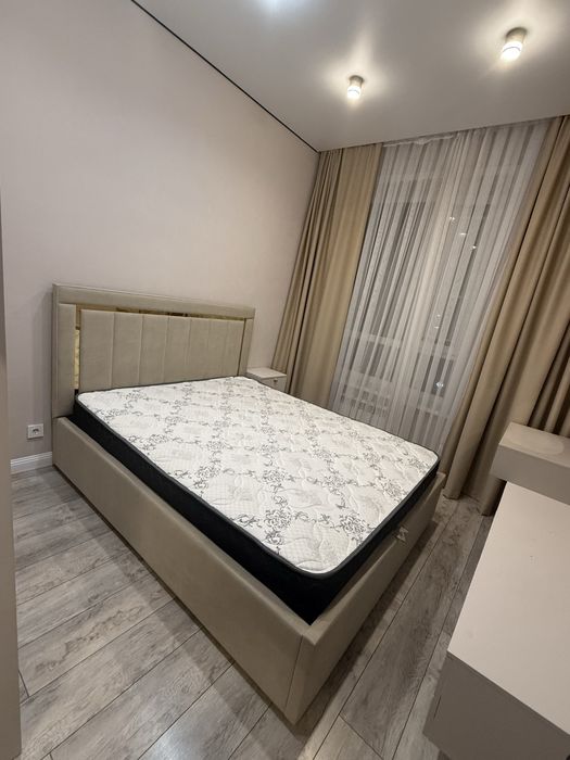 Кровать с матрасом