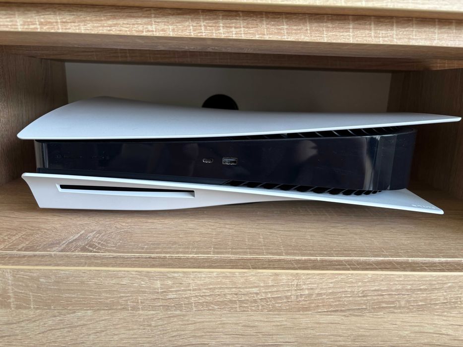 Playstation 5 Disk edition (stare excelenta), 2 controllere cu charging dock + joc sigilat