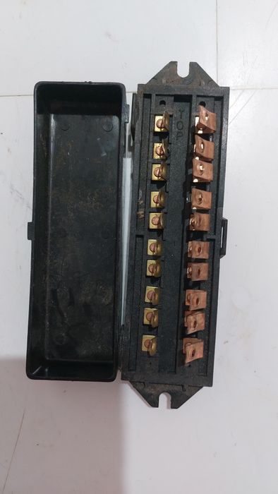 bloc lumini cutie siguranțe mânere deschidere geam dacia 1300