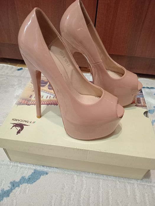 Туфли на высоких каблуках