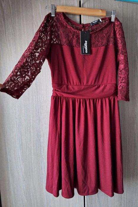 Vand rochii noi, cu eticheta