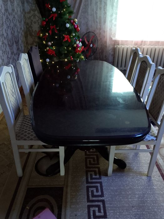 Продам стол с 8 стульями!