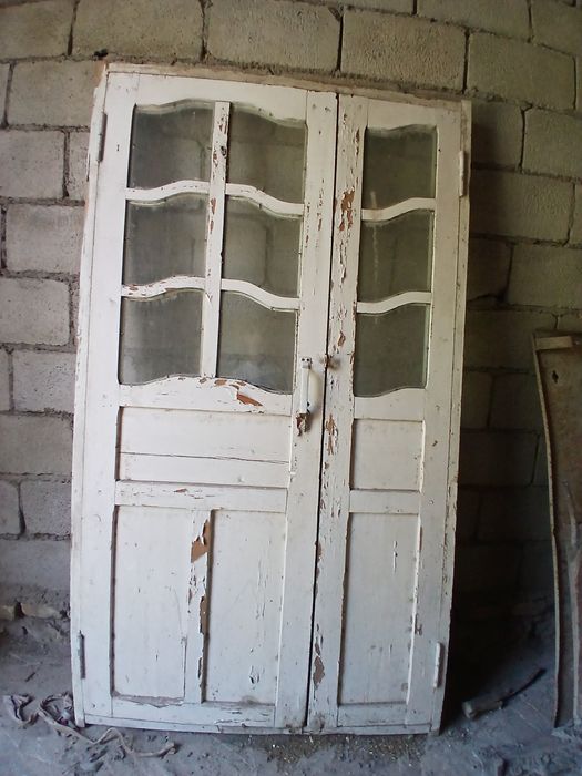 Eshik romlar sifatli yogʻochdan