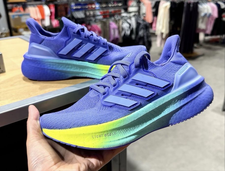 Продам кроссовки Адидас