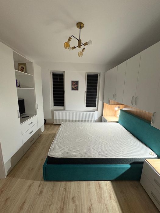 Inchiriez apartament la curte cu 2 loc. parcare, gratar, spatii verzi